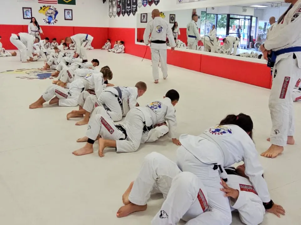 A kids class drilling technique on the mats at Darcio Lira BJJ